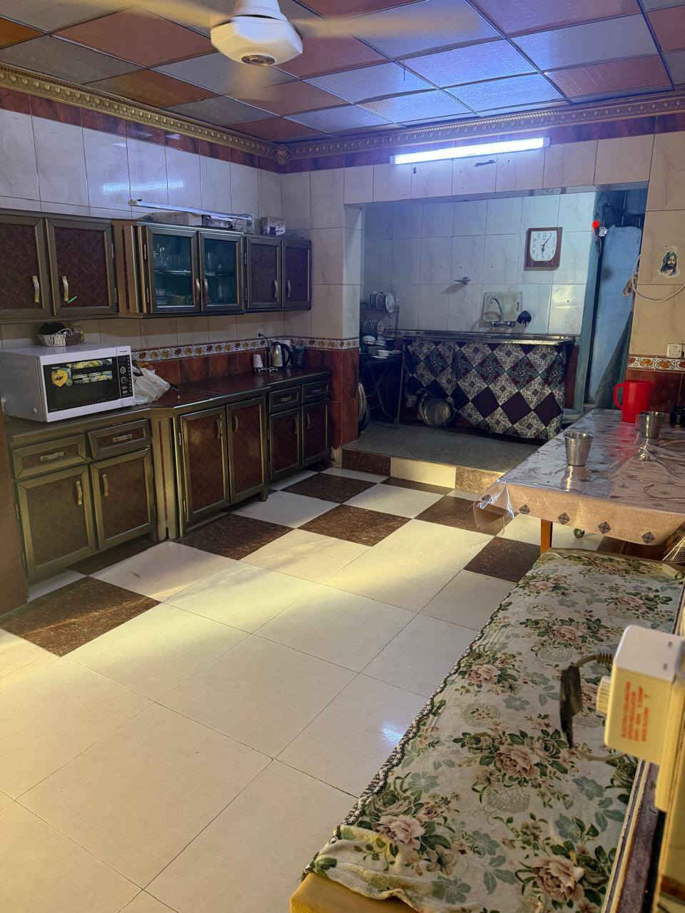 على بركه الله بيت للبيع
مساحه 250متر طابو ملك صرف طابقين بناء مو حديث بس مرتب  العنوان الجمعيه الثانيه الشراي فقط يتصل بدون احراج***********
