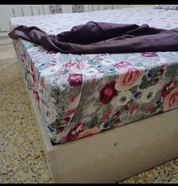 غرفه للبيع.
ويا ا لمندر.   الرقم موجود. اتصل. او ع الخاص.   ***********
