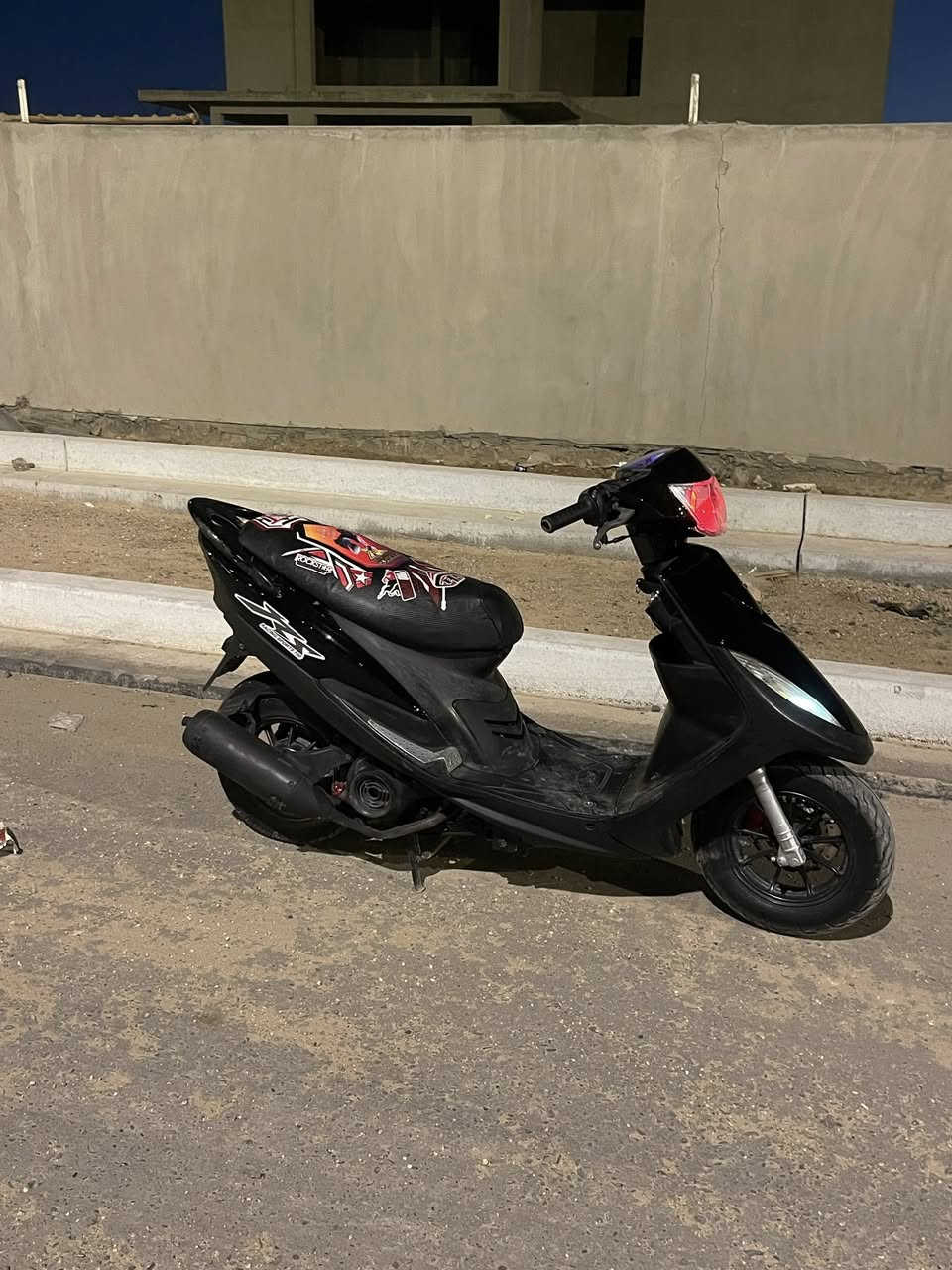 سلام عليكم ماكس عدله للبيع مكينه مفتوحه مبدل ولف بس خرسه ورزنه وكهربائيات سلف سكن اشاير كلشي شغال السعر 650 مزوده دبل رياضي ويلات وصينيه  مكاني تنومه رقمي ***********
