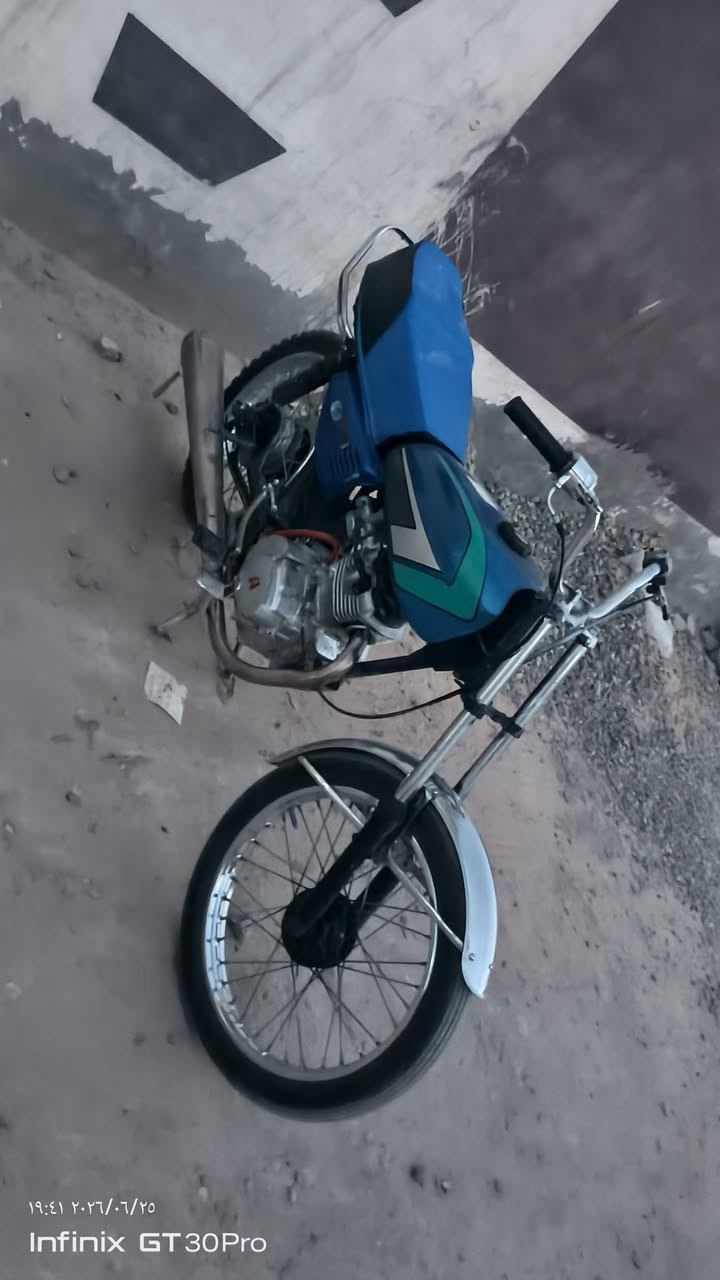 دراجه للبيع
شاصي ارشا 
محركه ما اعرف شنو نوعيته بس موجود بل صور 
 الدراجه كلك سعر 300 وبيه مجال قليل حك الجيه 
عنواني حله مركز  
للتواصل *********** او ماسنجر
الدراجه أبيعك كوم حديد مثل ما اخذته كوم حديد ابيعه كوم حديد فقط مكاتبه اكاتبك عليه
