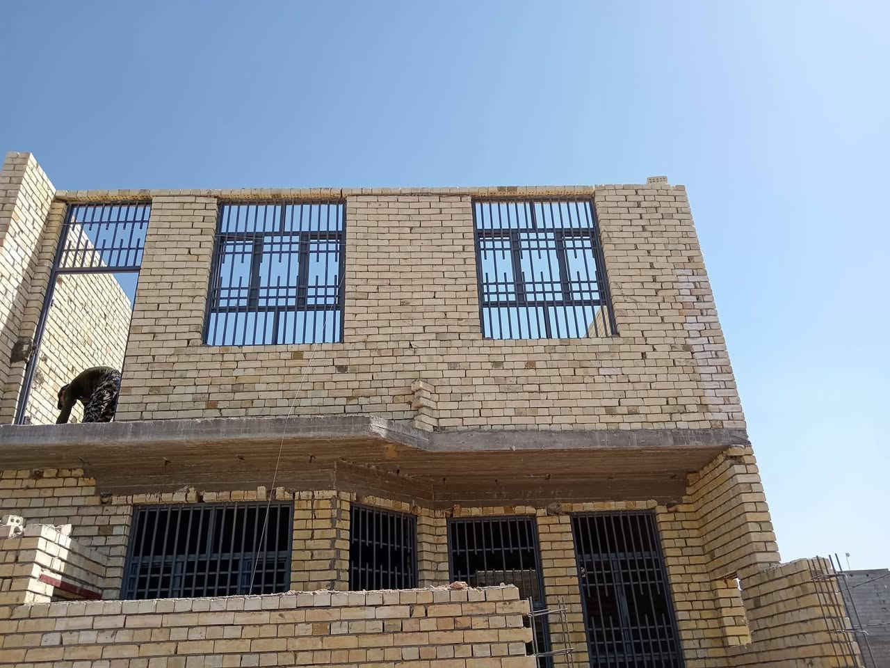 خلفه بناء في كربلاء ***********
