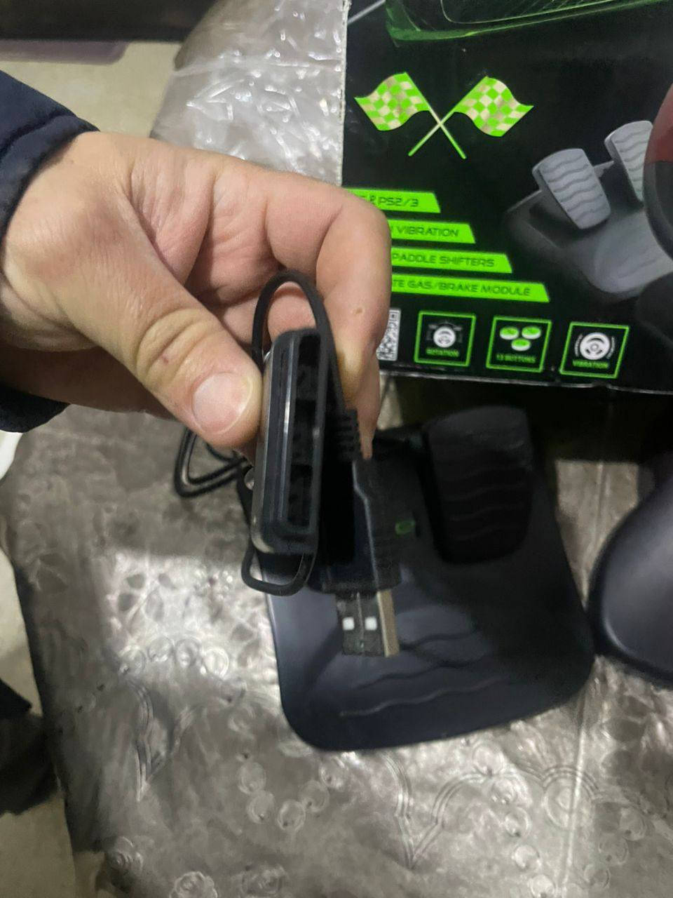 مقود تاع سيارة يخدم مع بلاي 2و 3 و مكرو
بلاصة مازونة غليزان 0776181167
توصيل متوفر


**إذا كنت صاحب هذا الإعلان وتريد حذفه لأي سبب، رجاءا أرسل رسالة إلى الدعم الفني**