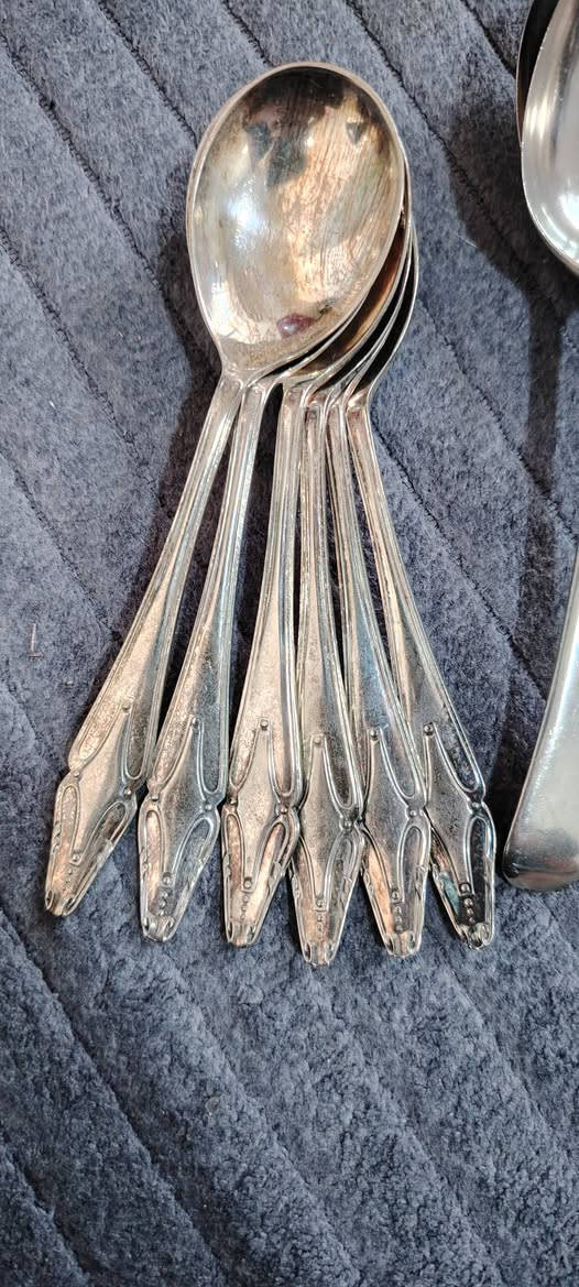 ملاعق طلائات 15 قطعة..
5 ملاعق شوربه عميقة كبيره
4 ملاعق اكل
6 ملاعق زلاطه..
جدا نظيفات وثقيلات.. السعر 30..توصيل كافة المحافظات


**إذا كنت صاحب هذا الإعلان وتريد حذفه لأي سبب، رجاءا أرسل رسالة إلى الدعم الفني**