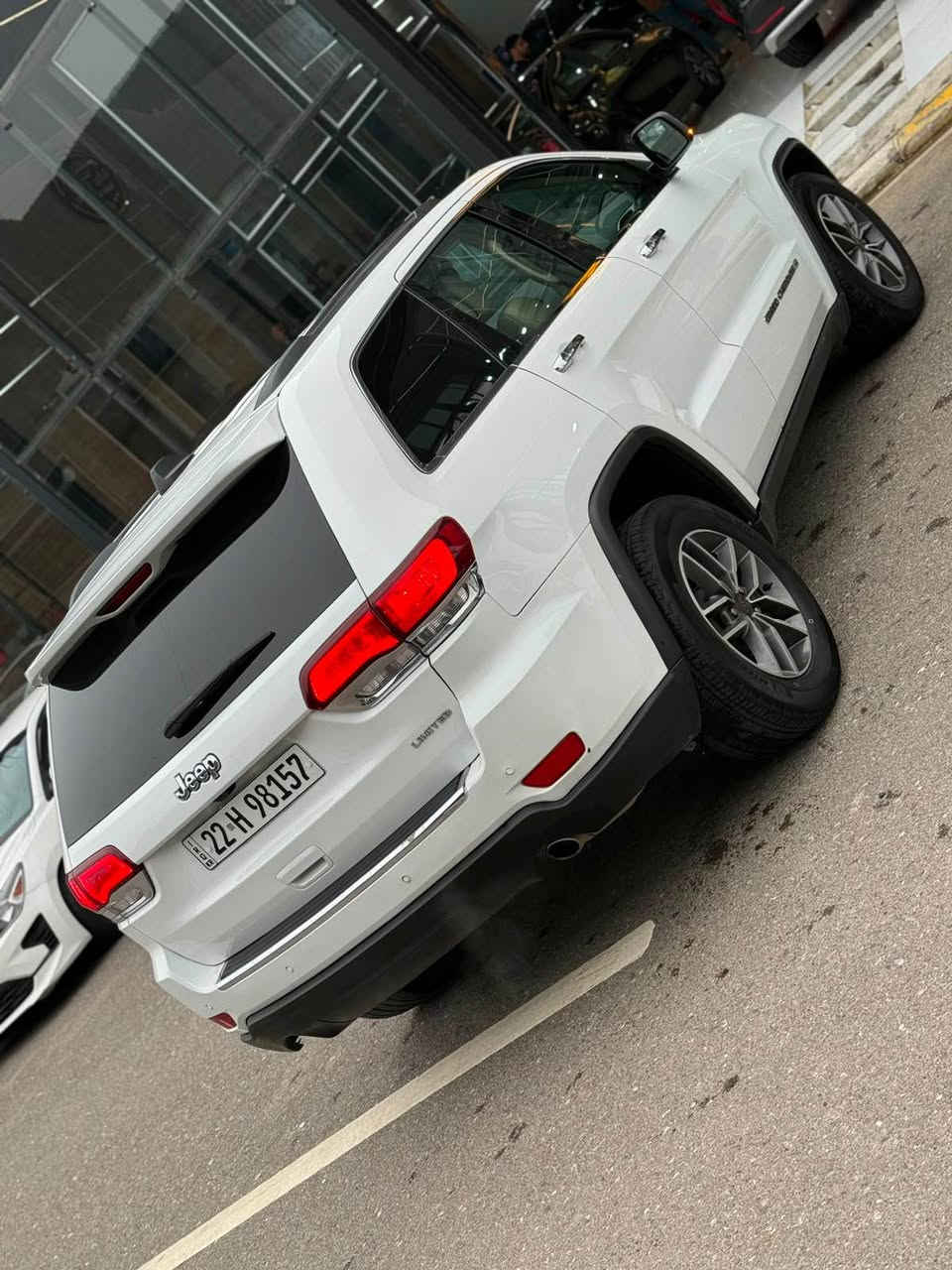 جيب گراند شيروكي موديل2022 
ماصوفاتLIMITED بسمة شه غال كوشن هيتر و تبريد خزن و داخلي كريم و سلايت ويل كرىم لايت ليت و زينو حساس و رادار شاشه مه زن كاميره و حساس ده ستك به سمه و….
ضرر: سياره بي داخلي و بي يرباك بي ضه ربه به س پينج قتطعه كليره سياره گير و مه كينه شه رت به ر و رادار شه ريكه و رقمه سياره و شرط وكاله و تحويل 
*********** اكر, نينوى
