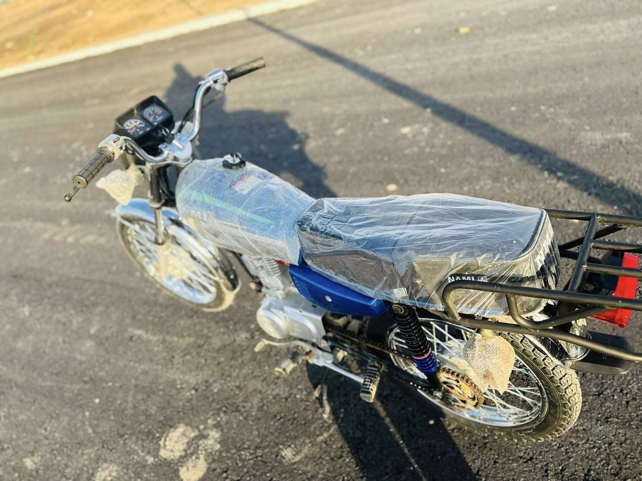 سلام عليكم دراجه للبيع صاله اربع ايام من معمره فقط لمكينه ٢٣نامه لصلي  وغراضه ٢٦شاصي ٢١اوراق اسكنر  ب٨٠٠وبيه مجال.       ***********
