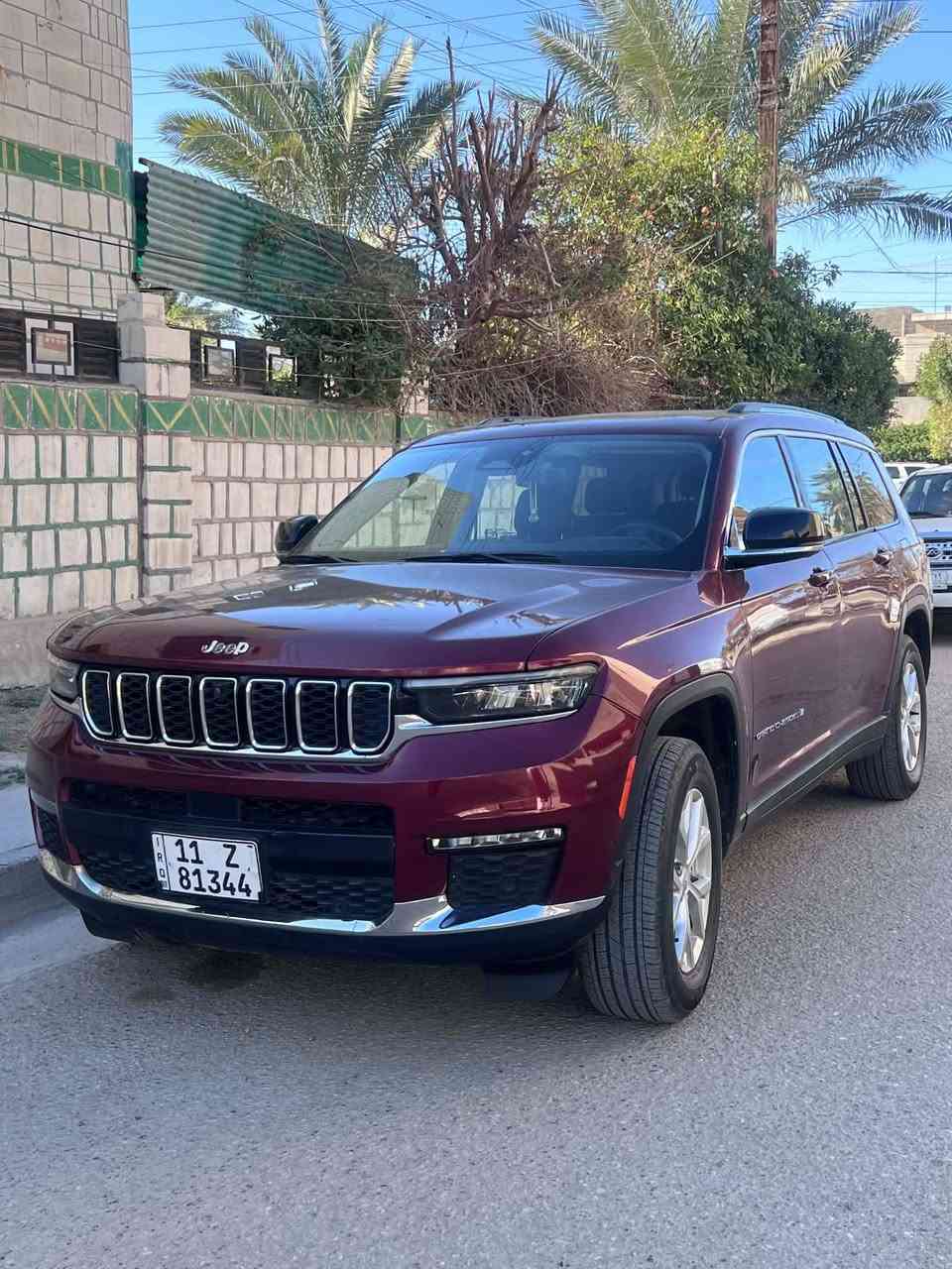 🚗 للبيع: جيب شيروكي ليمتد 2023
📍 مكان السيارة: بغداد 
📞 للتواصل: ***********
💰 السعر: ٢١٨ ورقة – قابل للتفاوض
📊 المسافة المقطوعة: ٢٦ مايل فقط
🛠️ المحرك: 6 سلندر – 3600cc

⚙️ المواصفات (فئة ليميتد):
• مقاعد جلدية فاخرة
• مقاعد أمامية تبريد وخلفية قابلة للتدفئة
• فتحة سقف بانورامية
• 7 مقاعد
• نظام دفع رباعي (4WD)
• تشغيل عن بُعد
• بصمة تشغيل
• بصمة أبواب
• شاشة وسطية كبيرة تدعمApple CarPlay
و Android Auto
• كاميرا 360 درجة
• باب خلفي كهربائي
• مصابيح LED أمامية وخلفية + أضواء ضباب
• مرايا جانبية كهربائية + نوافذ كهربائية بالكامل
• مقاعد فخمة 
• ناقل حركة ماوس 
‎شاشات عدد ٣ 
كامره عدد ٣ 
وبعد هواي مواصفات 

⚠️ أضرار السيارة:
ابيع السياره حزام بدون لغود وشواصي حادث سطحي
