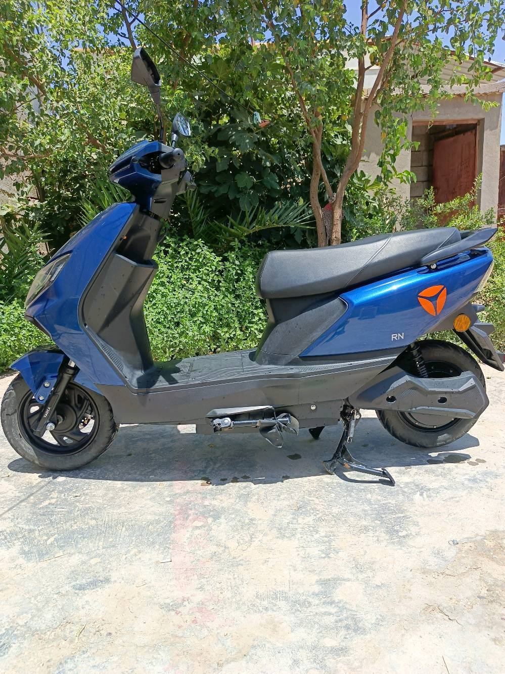 ياديا RN اخت الجديدة بعدها بالظمان مال شركة ياديا ماشية 1300km وضمان من 10000 الى 20000km مابيها أي عطل ما مبدل بيها برغي وياهة غراضها وكلش نظيفة 100% سعر 835 وبيها مجال للشراي بالشركة الجديدة 945 والعندي اخت الجديدة وانسب