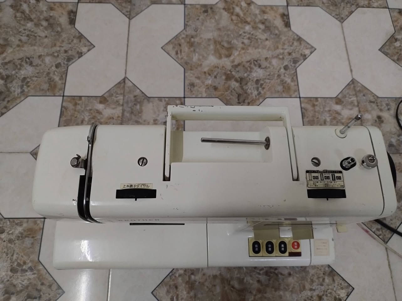 مكينة برذر نظيفة للبيع بدون محولة محورة دواسة صوتها ناعم حيل ب60
***********
