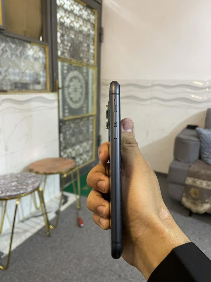 11 عادي فقط نضيف الجهاز كلش الجهاز فقط فيس ايدي متوقف لا مفتوح ولا مستبدل اي قطعه جهاز كلش نضيف الشراي يراسلني وتساب رقم الهاتف ***********
