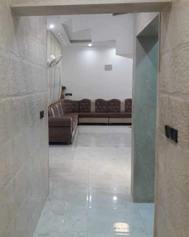 ⚜️ الابتكار لتجارة العقارات ⚜️ 
🏡 بيت للبيع
الموقع : الملايين خلف الكمرك 
المساحة : 260 متر
الواجهة : 13 *20 متر
نقطة دالة : قريب على جامع اهل القرأن  بلبدايه  بلضبط 
موقع جدا مميز  ركن 
عرض الشارع : ١٠ متر 
عدد الطوابق : ٢
 عدد غرف النوم : ٧ غرف 
الطابق الثاني ٥ غرف نوم مع مشتملات مع هول داخلي  مع حمامات داخل الغرفه (سويت)  الطابق الارضي غرفتين نوم مع صاله داخليه  ومطبخ كبير واستقبال وغرفه طعام وكيلدور حمام للضيوف وكراج وحديقه صغيره البيت متكون من 3ابواب خارجيه  منضومات سبالت تصريف سقوف جبس بورد  منضومه دكتات   ارضيه بورسلين
📍 عنوان المكتب الموصل 
حي الحدباء / سايدين الشقق 
☎️ ***********
☎️ ***********
