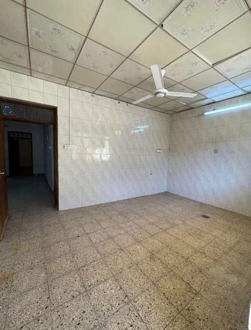دار للبيع بسعر مناسب في حي البلديات مساحة ٢٠٠ متر واجهة ١٠ 
شارع صبة قرب جامع السليمان اتجاه شروق تام سند طابو ملك صرف باسم شخص واحد

طابق واحد موجر حاليا بسعر ٤٠٠ الف 

سعر المتر مليون وقابل للتفاوض 
للاستفسار مراجعه مكتب قصر الامراء للعقار الكائن في حي البكر شارع الكنيسة مقابل كنيسة تايتنك
***********
***********

