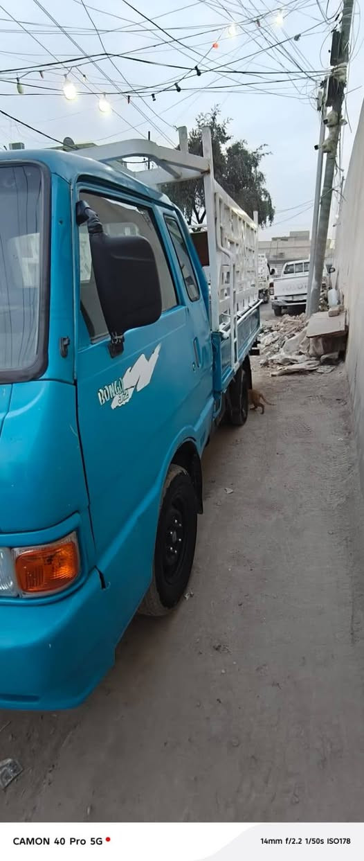 سلام عليكم كيا بنكو موديل 1996كير وكسن وشاصي ورقم شاصي مكفولات مكينه بيه خيط تبخير سيارت معمره تعمير جديد السعر 63 وبيه حك الجيه  مكان سياره حي بتول  رقم الهاتف ***********
