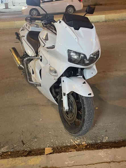 هوندا رVfr 800
4سلندر
موديل 2006
ماشيه 82 الف 
السعر 24 وبيه مجال
مكاني صلاح الدين سامراء 📍
رقمي ***********
