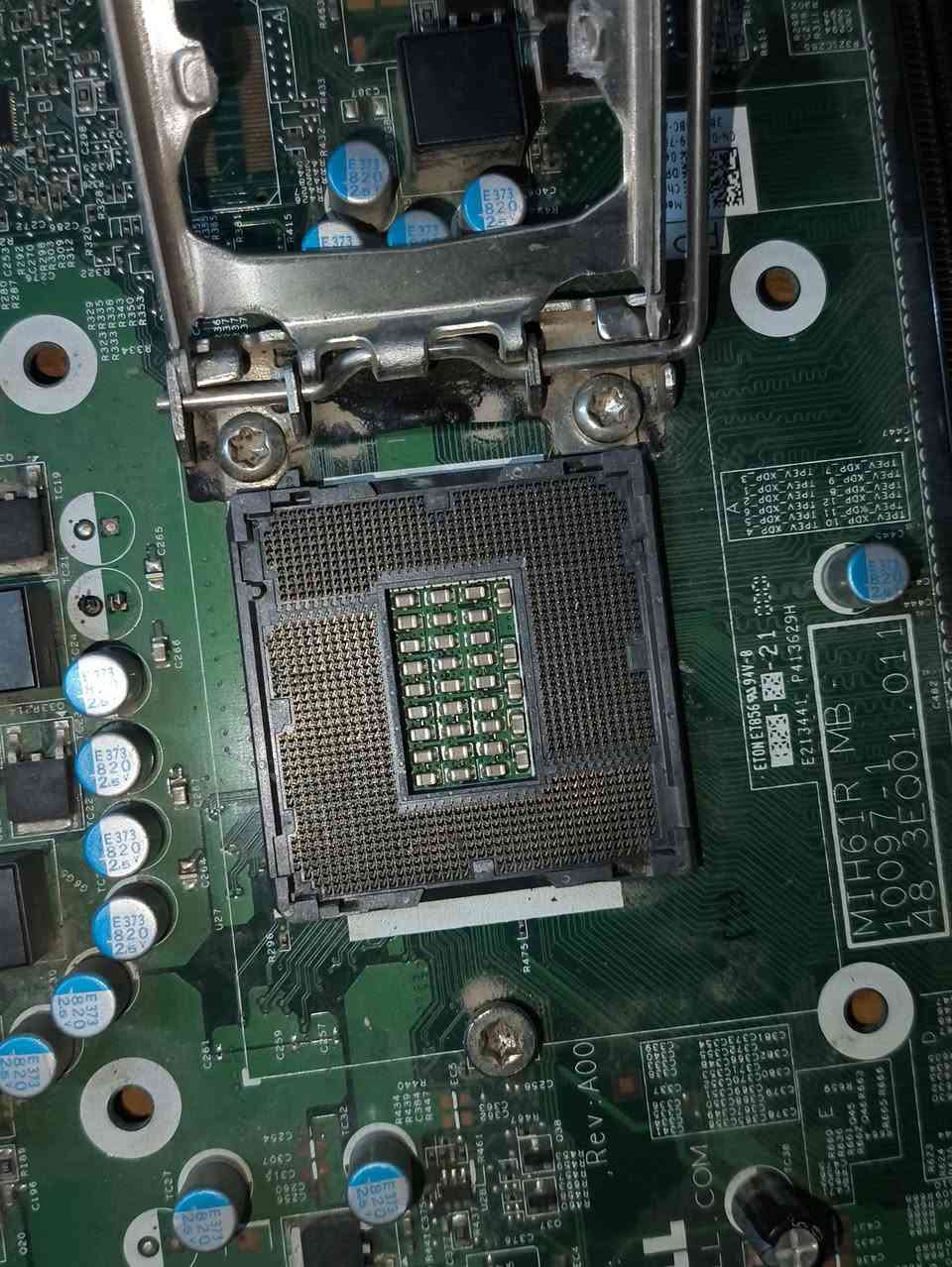 السلام عليكم بورد + كرت شاشة بورد جيل 2,3 انتل نوع ديل تاخذ ddr3 شرط الشغل الكرت فحم ماعرف اي شي عنة يوجد توصيل لكافة المحافضات للأستفسار اكثر ***********
