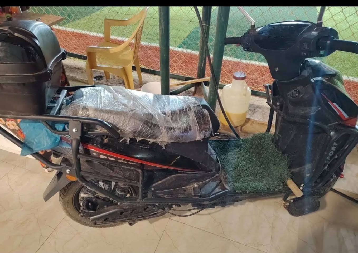 دراجه شحن للبيع السعر 700 بيها مجال بسيط
بصمات ثنين وخوذه وملحقاتها كلها وياها  
صار شهرين من مشدوده مكاني الرمادي 
***********
