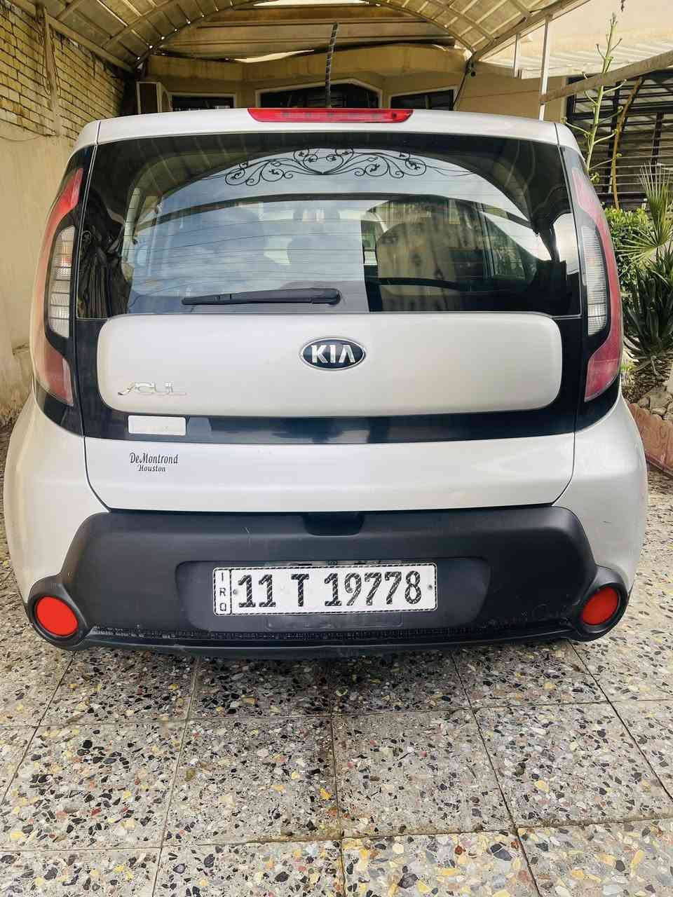 السلام عليكم / من رخصة الادمن 
كيا صول 2016 كفالة عامة من الصبغ والتبديل رقم بغداد إنكليزي باسمي مواصفات شاشة كامرة تحكم استيرن ايكو مكينة كير تبريد صدر تخم تاير السيارة نظيفة جداً 
السعر 114 
للاستفسار ***********
