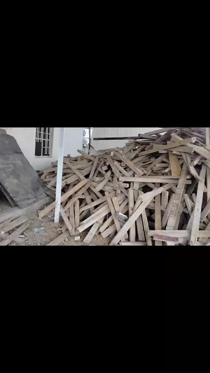 سلام عليكم يوجد خشب مستعمل مختلف القياسات بيع عل المكعب مع جكات و فخات العنوان الفلوجه الزويه قرب جسر الجديد رقم التليفون*********** *********** فقط اتصال
