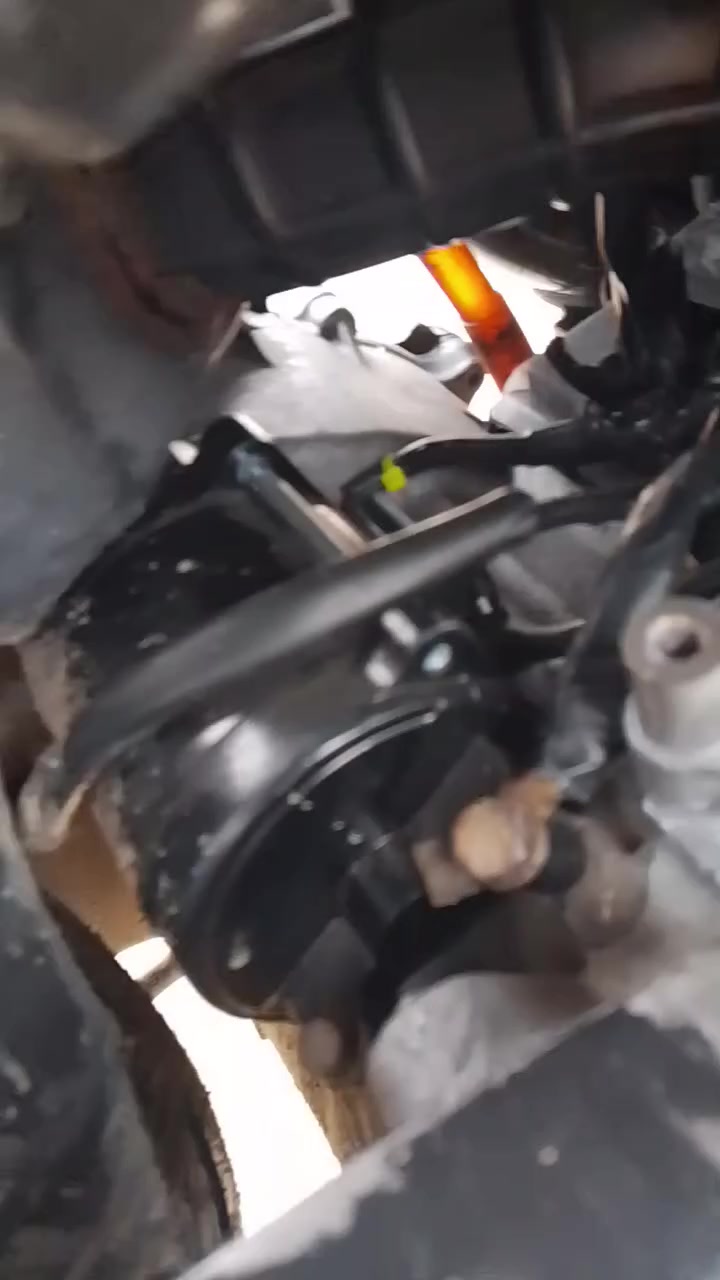 دراجه جبلي للبيع مكينه بجيس جانت 58ورجعته بلاد جبتله مكينه مال رمبه والقديمه موجوده كهرباءيات شغاله شلعه معدل تشك الكاع بيه تزويد مال رمبه بلادي سعره 950 وبيه مجال للشراي مكان مدينه صدر قطاع 78 رقمي ***********
