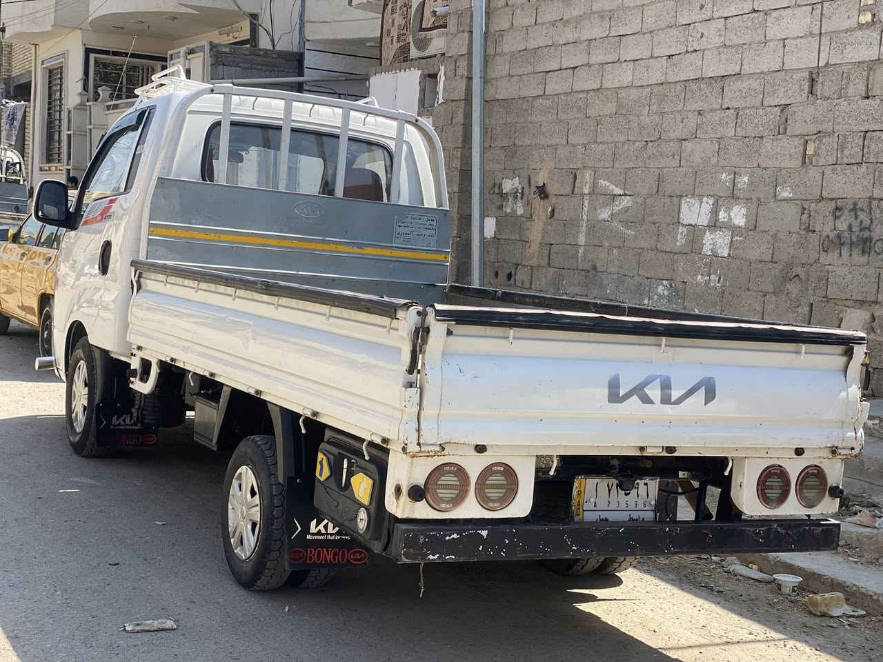 سلام عليكم كية البيع.   الموديل 2018 سيارة كفالة عامة من لضربة وصبغ تبريد شغال تخم تاير  مكينتهة مافتوحة.سعر 117 بيهة مجال قليل العنوان بغداد رقم الهاتف ***********
