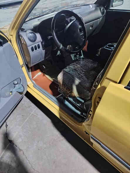 سلام عليكم
سايبه موديل 16 نظيفه
محرك مكفول
كير مكفول
تبريد منضومه كامله شادله  
سياره خير من الله باسمي
بيه بس باب مبدل 
سعر 40 وبيه مجال
***********
