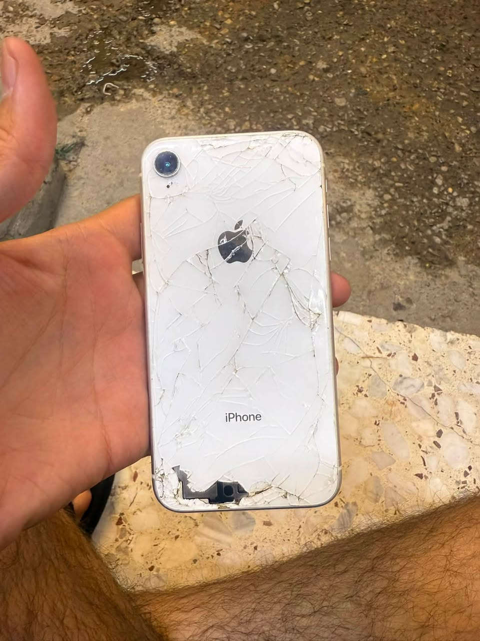 ايفون اكس ار 
الجهاز كله بلادي بي ضربه بلشاشه 
و الظهر مفلش 
الباقي كله شغال 
السعر 125 و بي مجال 
***********
