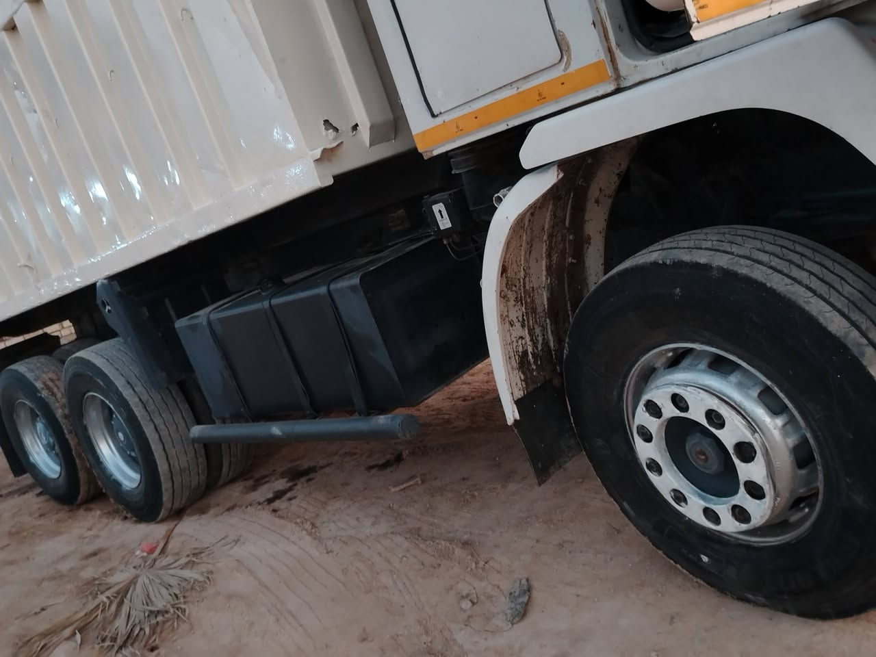 فالفو للبيع
موديل 88 كير 3في3 مكينه 22 دشبول اعوج رقم انكليزي سنويه إلى 28 سكس قلاب تخم تاير سياره جاهزه للعمل ما ناقصه اي شئ مجموعة مان  اتصال على الرقم *********** سعره 185 وبيه مجال
