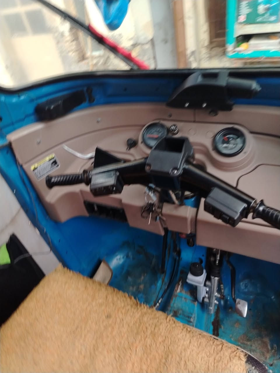 للبيع 2020 شهر11
نقصها عنبار بريك رأيسي
وسمكره صفاح مساطر
ومن يم ركبه خياس بس
باقي كفاله كلشي شغال
*********** بعقوبه التحرير
