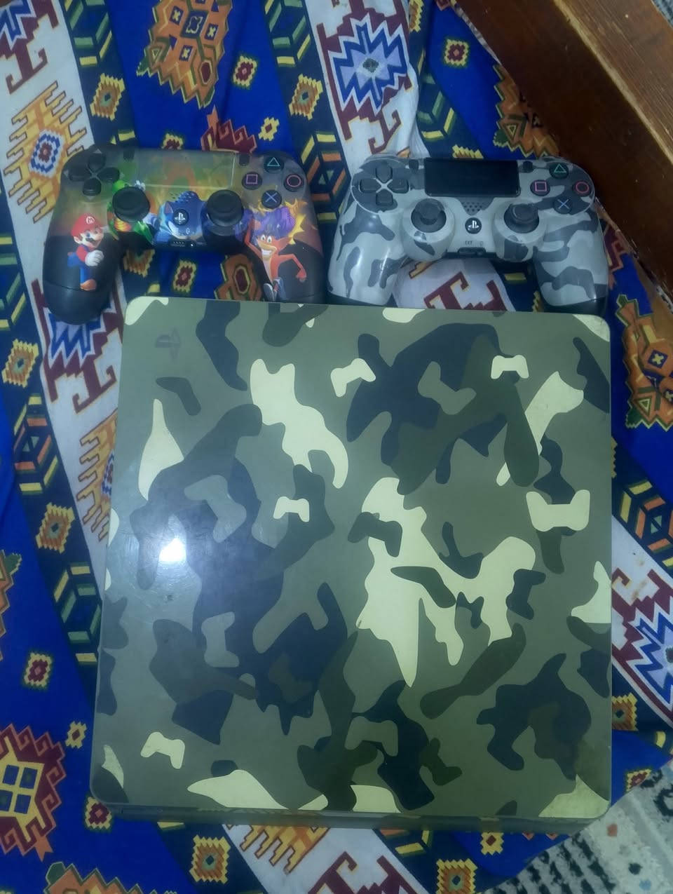 سلام عليكم للبيع بلي فور ذاكرة 512 الجهاز حيل نضيف وياء ثلاث اقراص العاب و ليدات اثنين السعر 300الف وبي مجال رقم الهاتف ***********
***********
