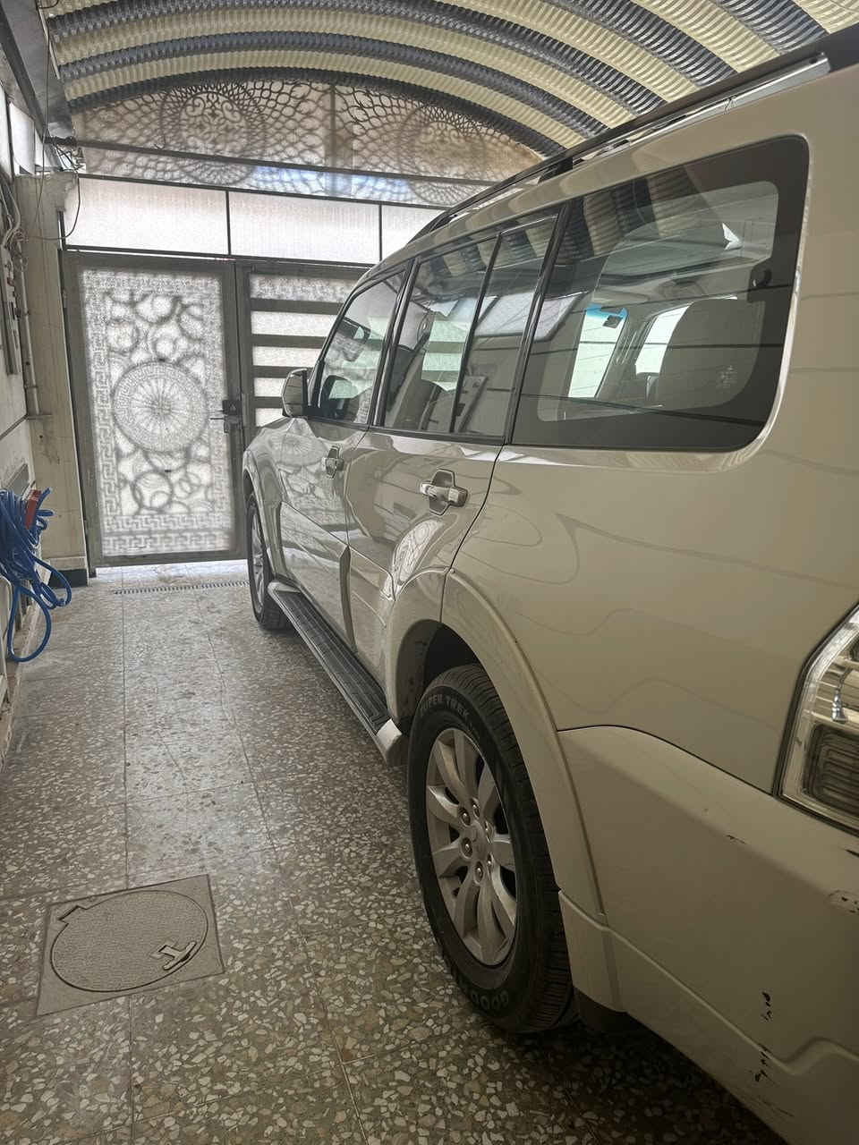 السلام عليكم للبيع باجيرو2010 حبتور 3800
السياره خير من الله مناقصه شي مكاني بغداد حي الاعلام السعر 152وبيه مجال 
***********
