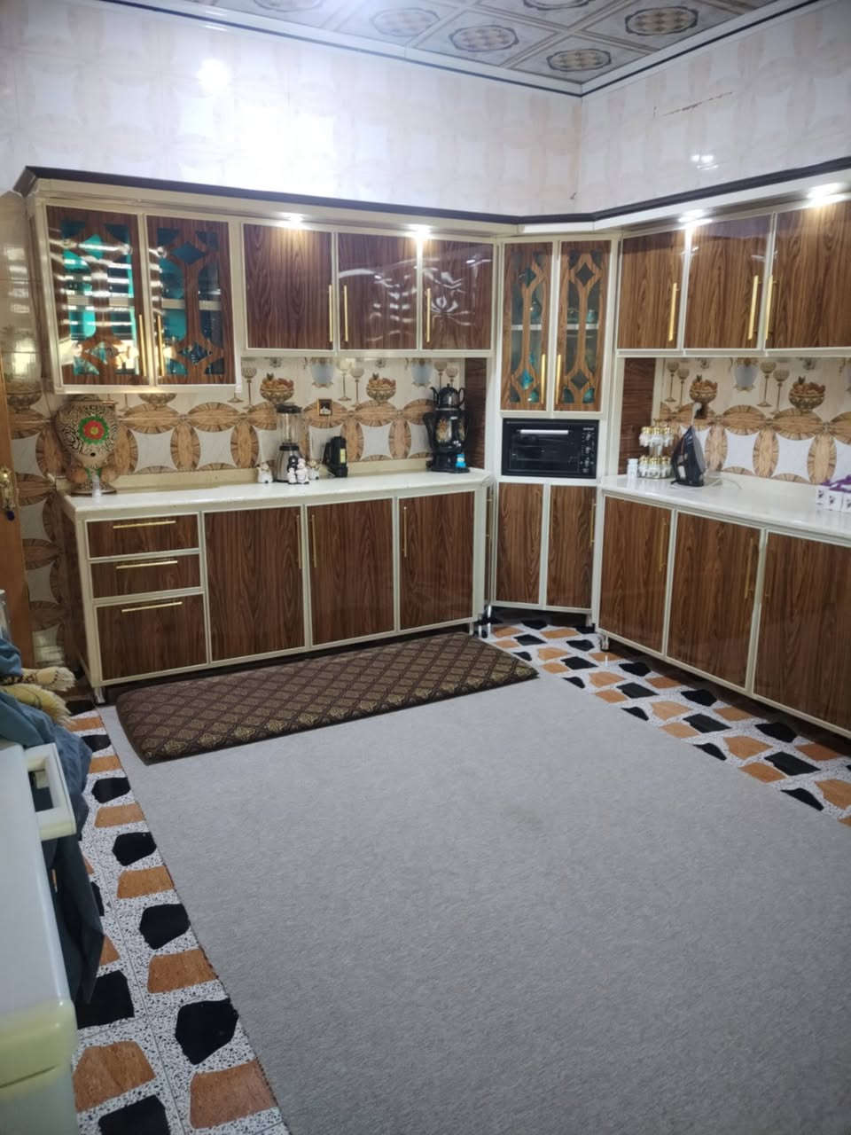 بسم الله الرحمن الرحيم 
يتوفر اثاث منزل مستخدم بحالة ممتازة للبيع 
قنفات 4 . 2 : السعر 650 الف . شغل درجة اولى حطاطة 

الكاونتر مليون ونص جديد تفصال طول خمسة أمتار وعرضه ثلاثه والسنك مترين كله مرمر وسله داخليه
للعلم تكلفة تفصال الكاونتر 3 مليون . بس يبيعون بنص القيمة 

طبلة للاستقبال ب20 الف دينار


**إذا كنت صاحب هذا الإعلان وتريد حذفه لأي سبب، رجاءا أرسل رسالة إلى الدعم الفني**