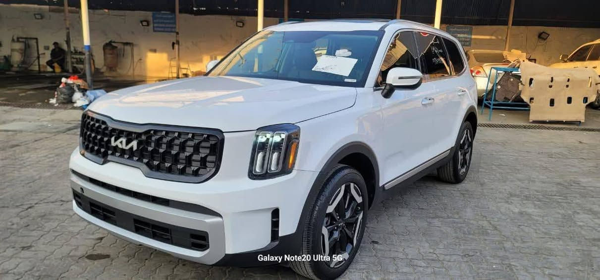 السلام عليكم للبيع فقط كيا تيلورايد موديل 2024 ماشية 16 الف كيلو متر داخلة بكتاب شهداء بصرة مرقمه وجاهزة ضرر موضح بالصور تبديل بابين جهه العبري بدون ايرباك السعر 285 تستلم وكالة بأسمك متواجد واتساب ***********
