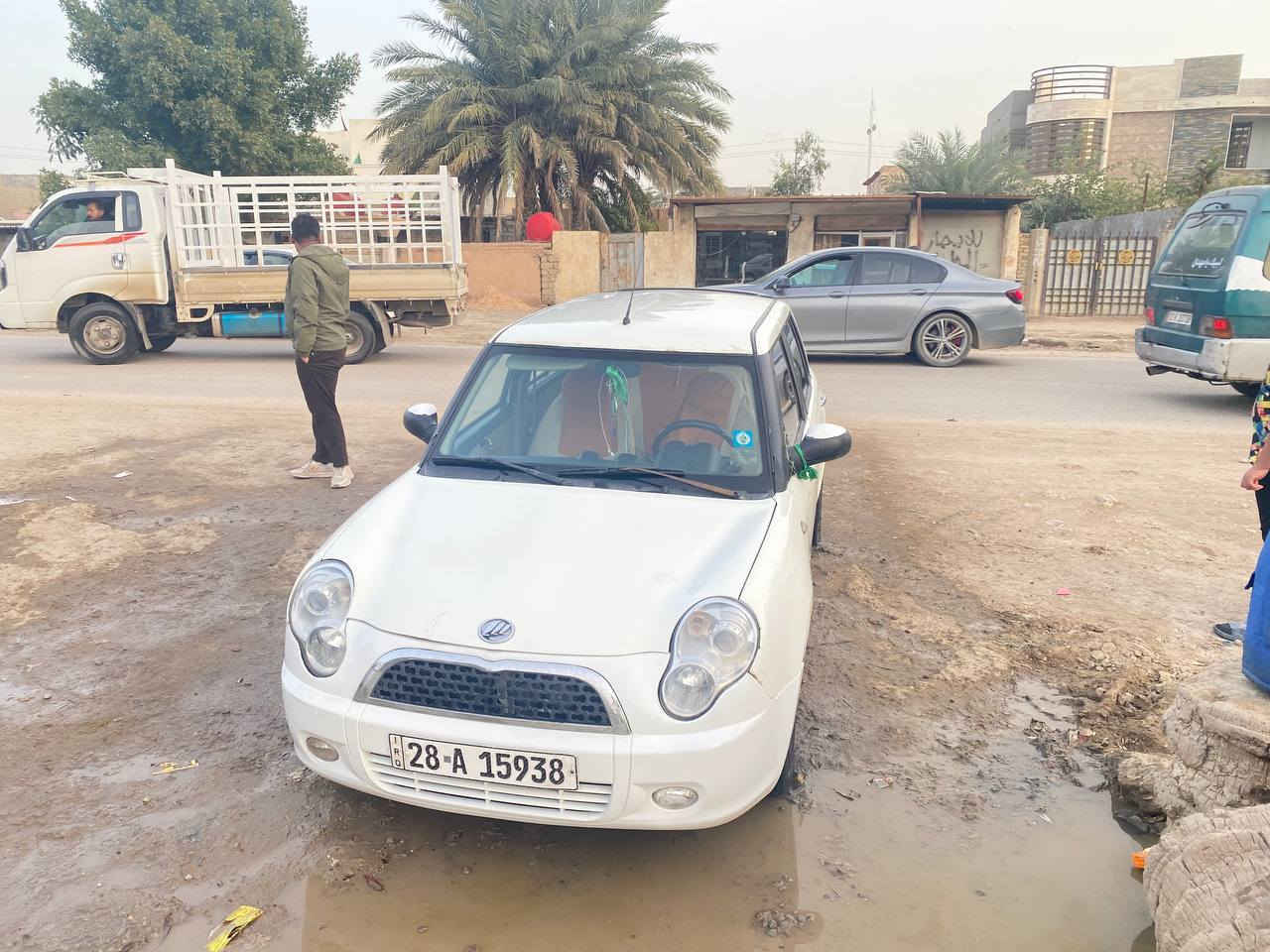 ليفان 320
مديل 13 سنويه لل27
 اضمنلك مداور 
محرك كير وتبريد مكفولات
السياره مضروبه بالجنطه
كعدتها حلوه والسياره خير من الله 35 وبيها مجال
*********** واتس واتصال
