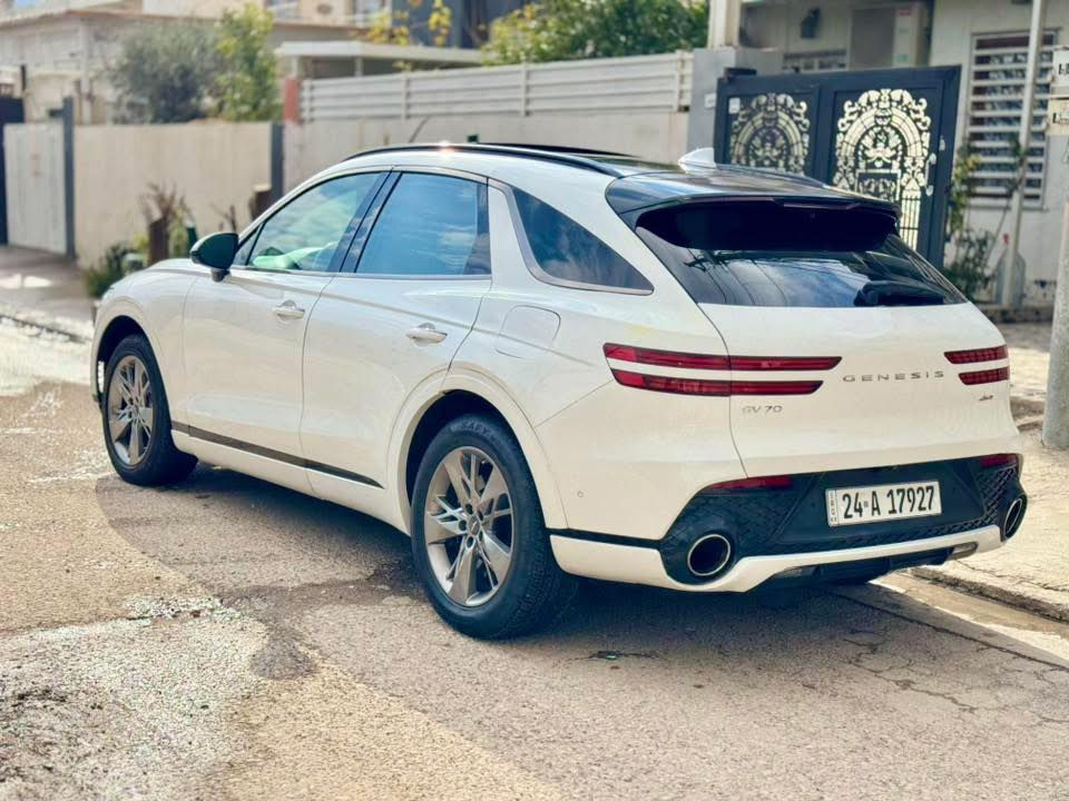 🚘 Genesis GV70 – موديل 2023
الفئة: بريستيج (أعلى فئة)
الممشى: 23 ألف ميل
المحرك: 4 سلندر تيربو
الترقيم: شمالي – باسمي 

📞 للاستفسار: ***********

⸻

✨ المواصفات الكاملة:

🔹 سقف بانوراما
🔹 شاشة داتا شو كبيرة
🔹 5 كاميرات (360 درجة)
🔹 رادار 360° (أمامي + خلفي + مرايات)
🔹 4 رادارات + 8 حساسات
🔹 نظام النقطة العمياء
🔹 قيادة ذاتية ذكية (مساعد قيادة متطور)
🔹 حساسات أمامية وخلفية

🔹 كراسي مساج + تدفئة + تبريد
🔹 ستيرن مدفأ (Heated Steering Wheel)
🔹 سقف شامواه الكانتارا
🔹 تحكم خلفي كامل
🔹 إضاءة داخلية 30 لون

🔹 تشغيل عن بعد
🔹 فتح وتقديم وترجيع بالريموت
🔹 صندوق كهربائي ذكي
🔹 شحن موبايل وايرلس
‏🔹 Auto Hold
🔹 بريك كهربائي (EPB)

🔹 5 وضعيات قيادة:
‏(Costum – Eco – Sport – Comfort – Smart)

🔹 نظام صوتي فاخر Lexicon

⸻ سعرها 27000$

🔥 سيارة نظيفة جداً ومواصفات كاملة
💰 سعر مناسب جداً للشراي – يرهم مراوس

