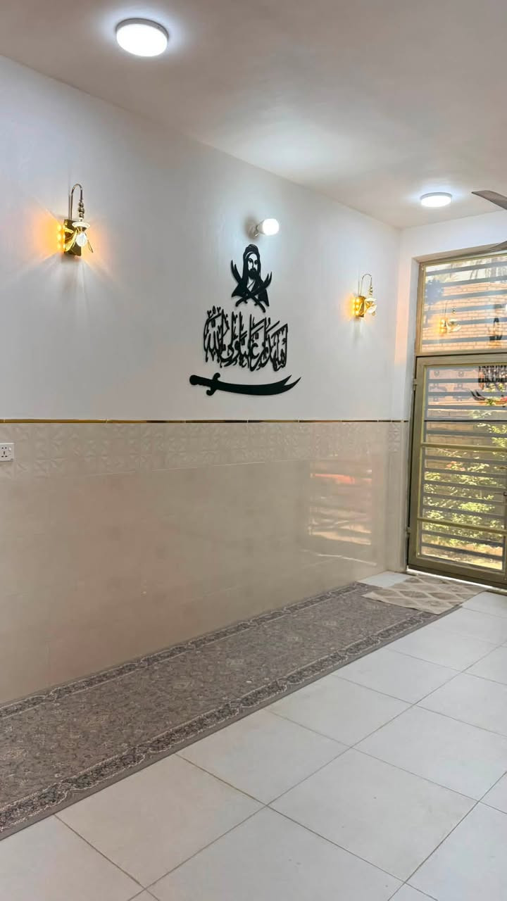 السلام عليكم
بيت في المدحتيه قرب حسينية منعم الگيم شارع المرحوم عبيد نغيمش 

مساحة الكليه ٢٣٠
مساحه البناء ١٨٠
مجمع صحي داخلي + خارجي 
صاله ٧*٤
غرفه٥*٤ 
غرفه٤.٥*٤
استقبال ٦*٤
مطبخ ٤*٤
شارع رئيسي ٨ متر. فرعي ٦متر 
للتواصل الاتصال علئ الرقم *********** 
ملاحظه البناء درجه اولئ طابووق وصب كونكريت
