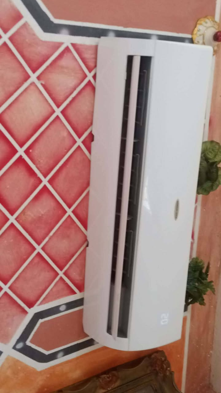 السلام عليكم سبلت ميديه طنين للبيع سبب البيع كهرباء ضعيف شرط الفحص  سعره 300 مكانه البتيره قرب المعامل ***********
