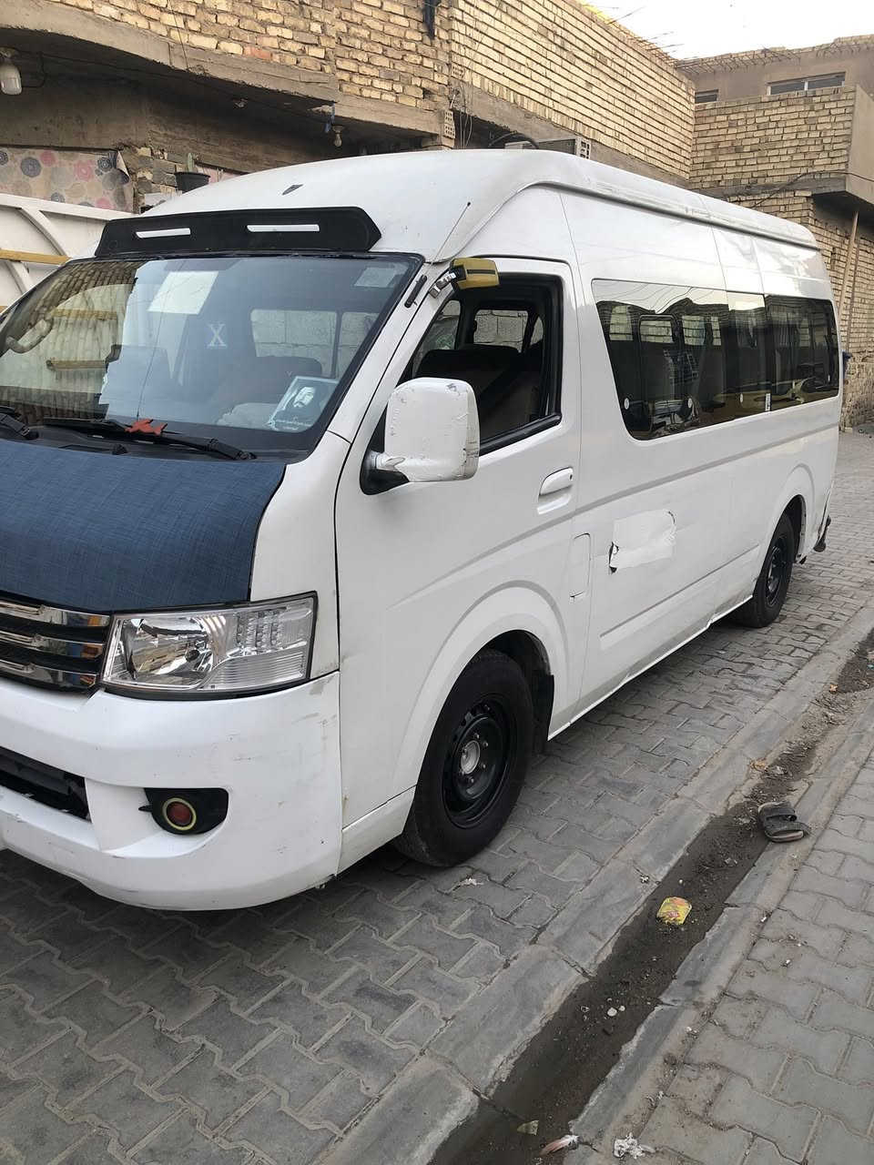 السلام عليكم فتون للبيع مكينه و كير اكسل حداديه وتخم تاير جديد  المكينه صار عشر أيام من بدلتهه  تبريد شغال  محورغاز بانزين مكاني الزعفرانية    السياره ١٨نفر كراسي قلاب اضافي       السعر 105  رقم الهاتف ***********
