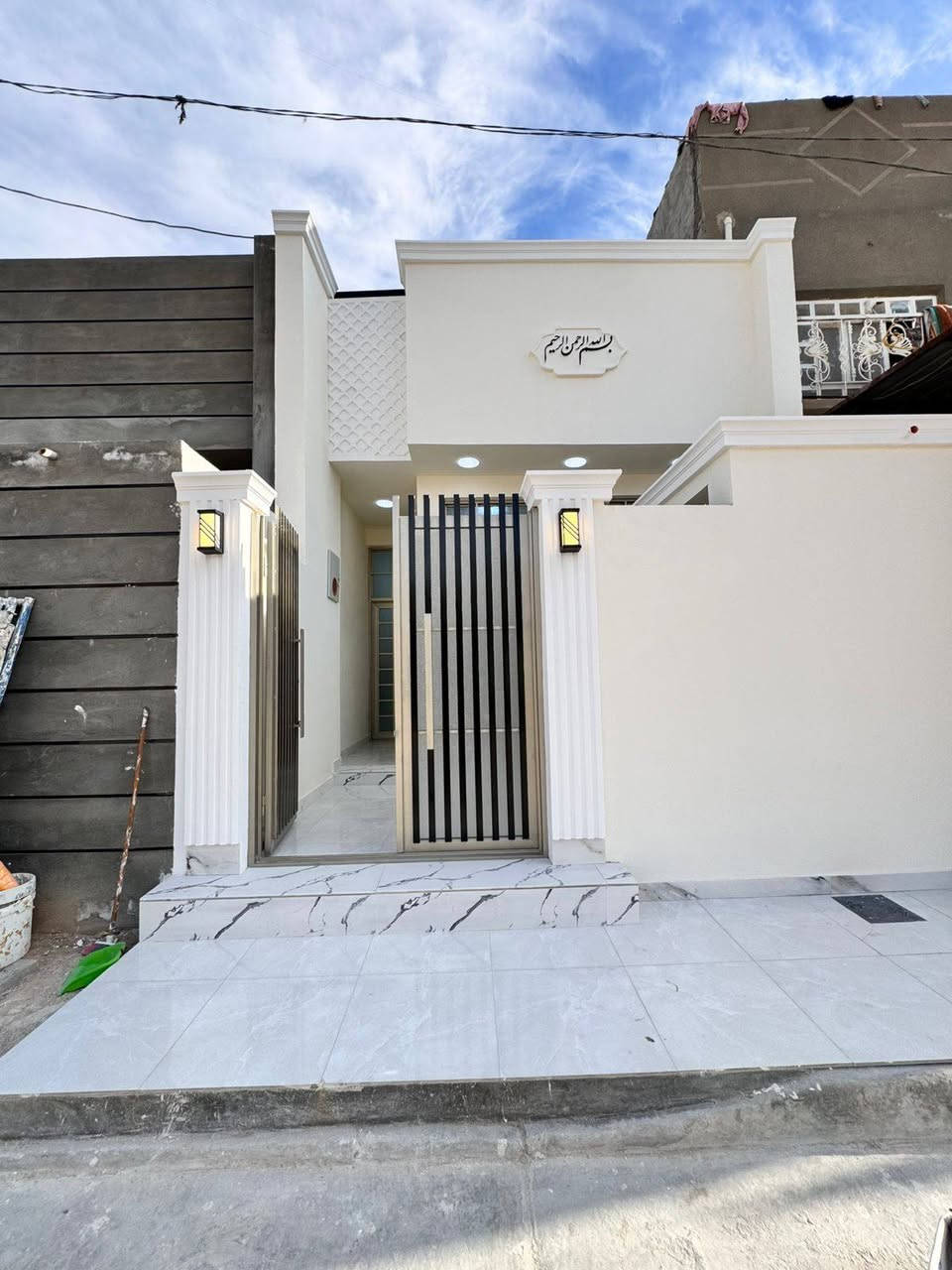 اسلام عليكم بيت 100متر. حديث بناء 2026 حي العسكري  قطاع ال16 قرب  شارع الرايسي بناء طابوك جمهوري.  البيت جاهز لسكن اي استفسار واتساب اتصال ***********
