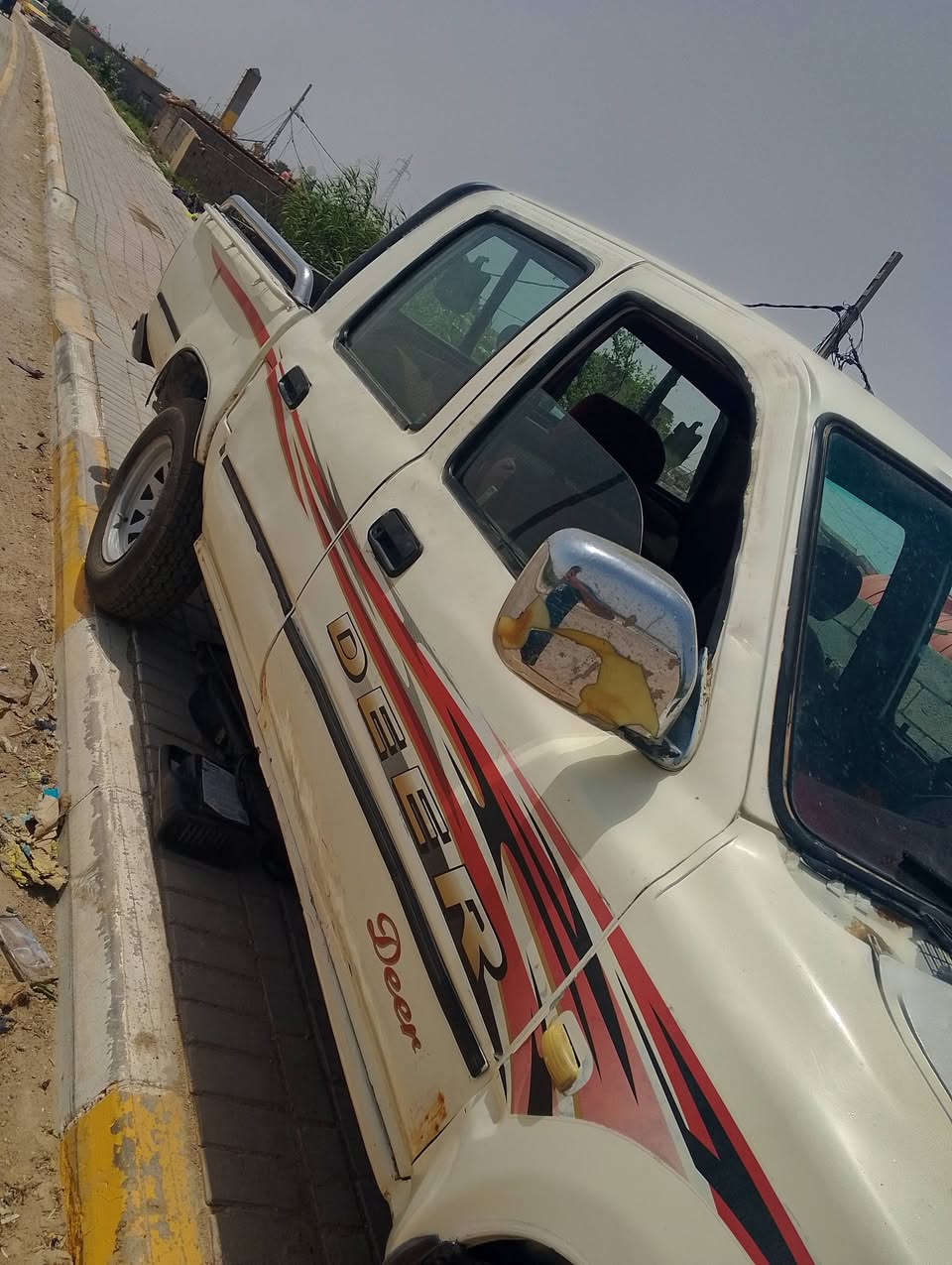 سلام عليكم بيكم موديل2006 سياره نضيف حيل متعوب عليهة دوشمه جديده تخم.تاير خلفي جديد بس ويل مبدل واحد سياره ربع ما تصرف عليهة حمل وطل مال شغل سعر 38ورقه وبيهة مجال مكاني واسط كوت رقم ***********
