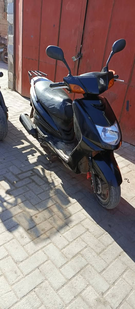 دراجه للبيع سكنز ياباني دراجه حلوه ونظيفه دراجه مفوله دبل تايرات الشاير كلها شغاله لات عالي ناصي دراجه حلوه ونظيفه تجي وتشوف بعينك العنوان البصره الهارثه ***********
