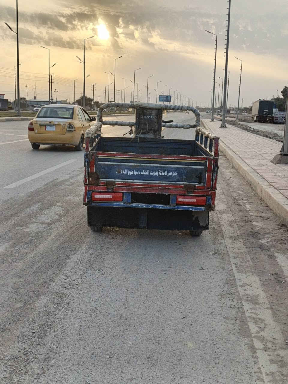 سلام عليكم هاي لستوته للبيع موديل 18 اوراق صولي 
العنوان كوت حي لحكيم هاذه رقم***********
