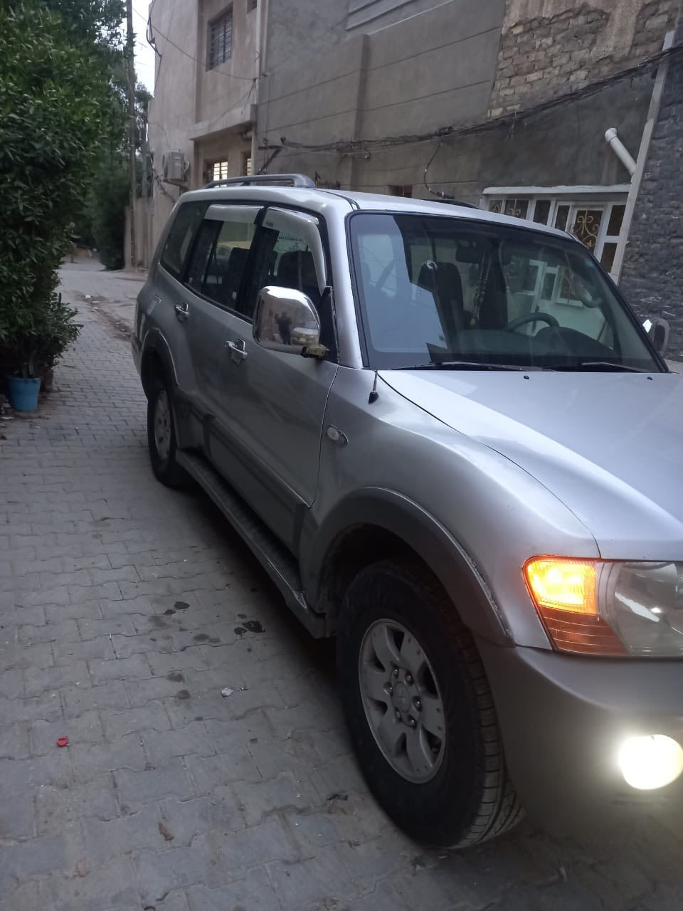 سلام عليكم 
باجيرو 2003 للبيع او مراوس وانطي فرق 
السياره عل بلاد بدون صبغ  
كير مكينه تبريد حداديه كفاله شرط الفحص 
السياره ما بيه اي نقص كفاله من نقص 
مكاني بغداد ***********
