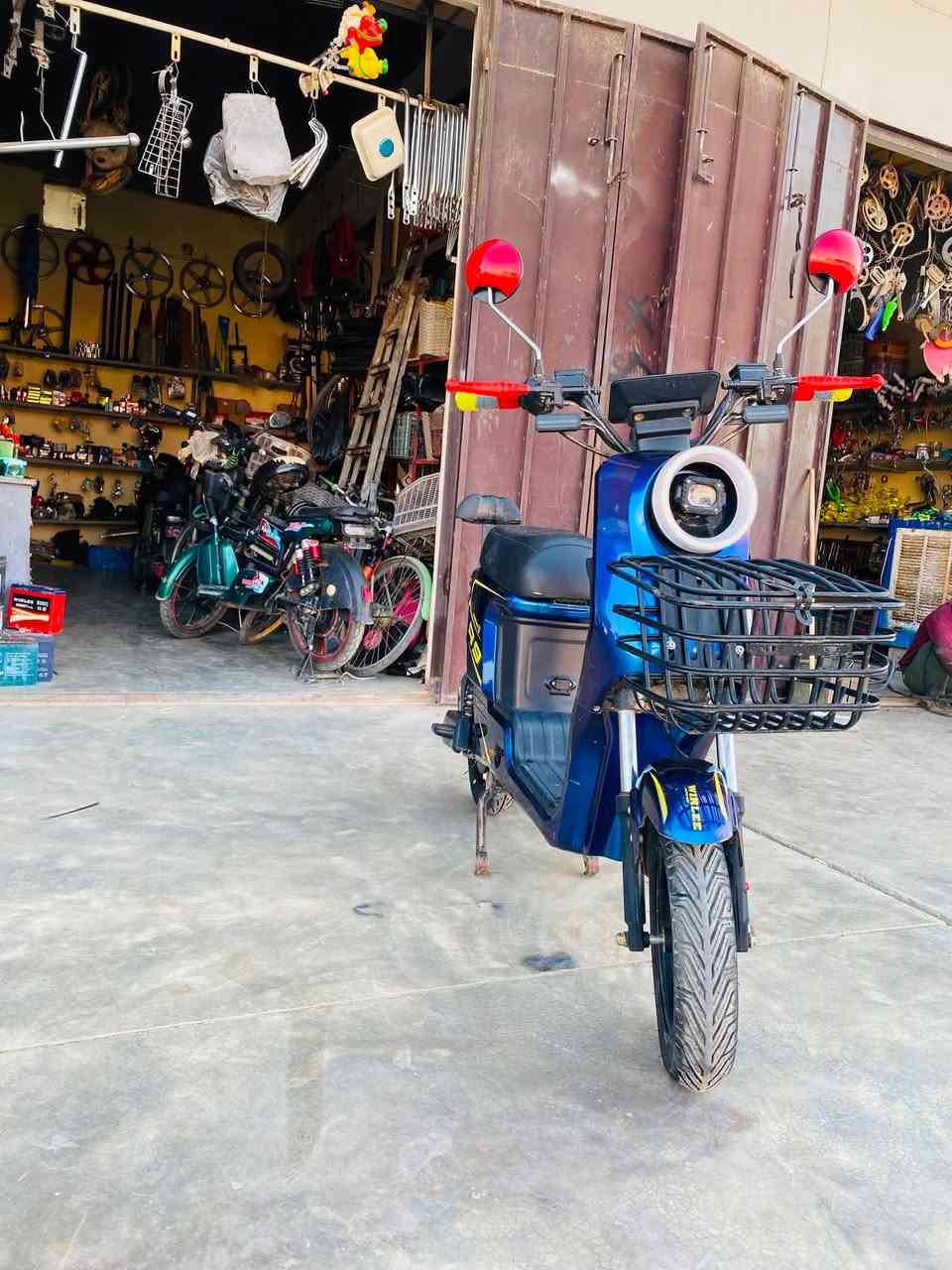 السلام عليكم
موطور شحن R9

بطاريات 32ولي شرط عل فحص 

السعر 400وبي مجال 

هـ***********
