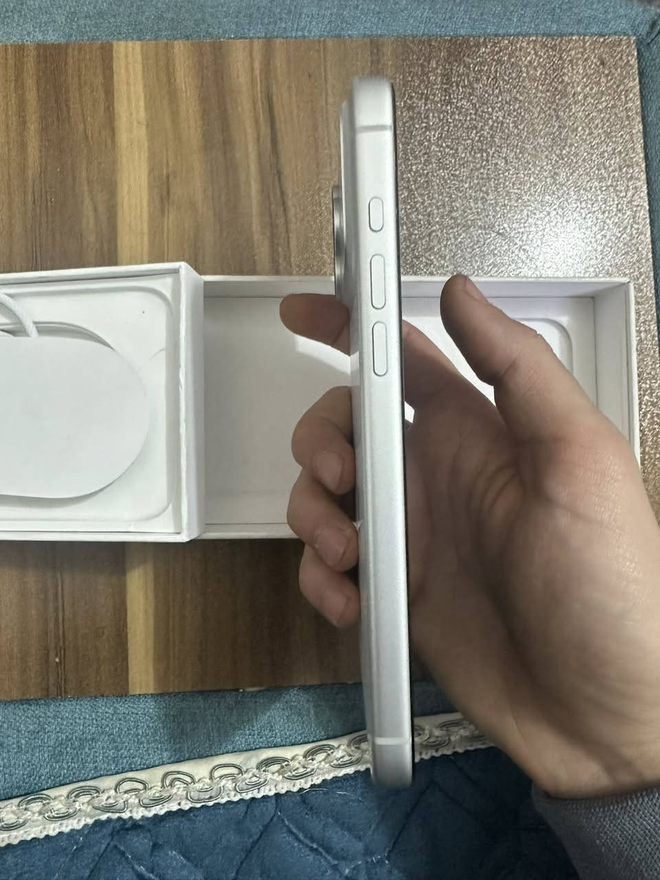 ايفون 17 برو ماكس ايسم مشحون مرتين بسسس اوت لبارحه نفتح من كارتونهههه مكاني الكاضميه سعره 1925 بيع مستعجل  ***********
