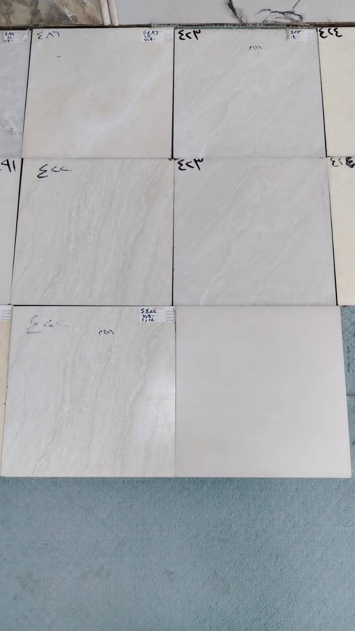 #بضاعه_جديده_وبسعر_الجمله
يتوفر لدينا أرضيات حمامات قياس 40×40
 سُمك : 12,5ملم و 14ملم و 20 ملم خشن
المنشأ : إيراني درجه اولى
شركة : كيميا, روس بوليس , ألماظ
سعر المتر للحامضي ١٠ الاف
سعر المتر الغير الحامضي ١٣ الف
#يوجد توصيل لجميع محافظات العراق
#للحجز والاستفسار التواصل 
واتساب  0783 624 9927
