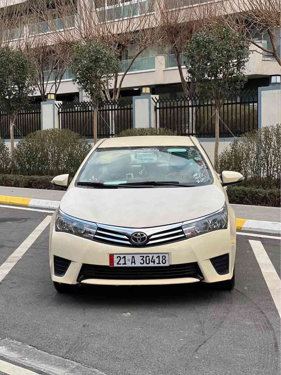 کرۆلا مۆدیل 2014 شکڵ گۆڕاو 
مەکینە 18 گیڕو مەکینەی بەشەرت هەڵمیشی نییە 
سەیارەکە بێ بۆیاخە 
چوار تایەی لۆکی بۆ بەسراوەیەک هەفتەیە 
سەنەوی بەسەر چووە ژینگەی دراوە 
سەیارەکە پار کڕیومە  نزیکی دوو دەفەترم پیاوە 
یەک 250 مەسروفی تیا نییە ئی ماڵی خۆمە 
لە ناو دەرەوە لۆک لۆکە کامل جوانکاریم بۆ کردوە 
لە سلیمانیم موشتەری لەخزمەتام 
سعری 170گەڵاو مەجالیکی کەم 
*********** السليمانية, العراق
