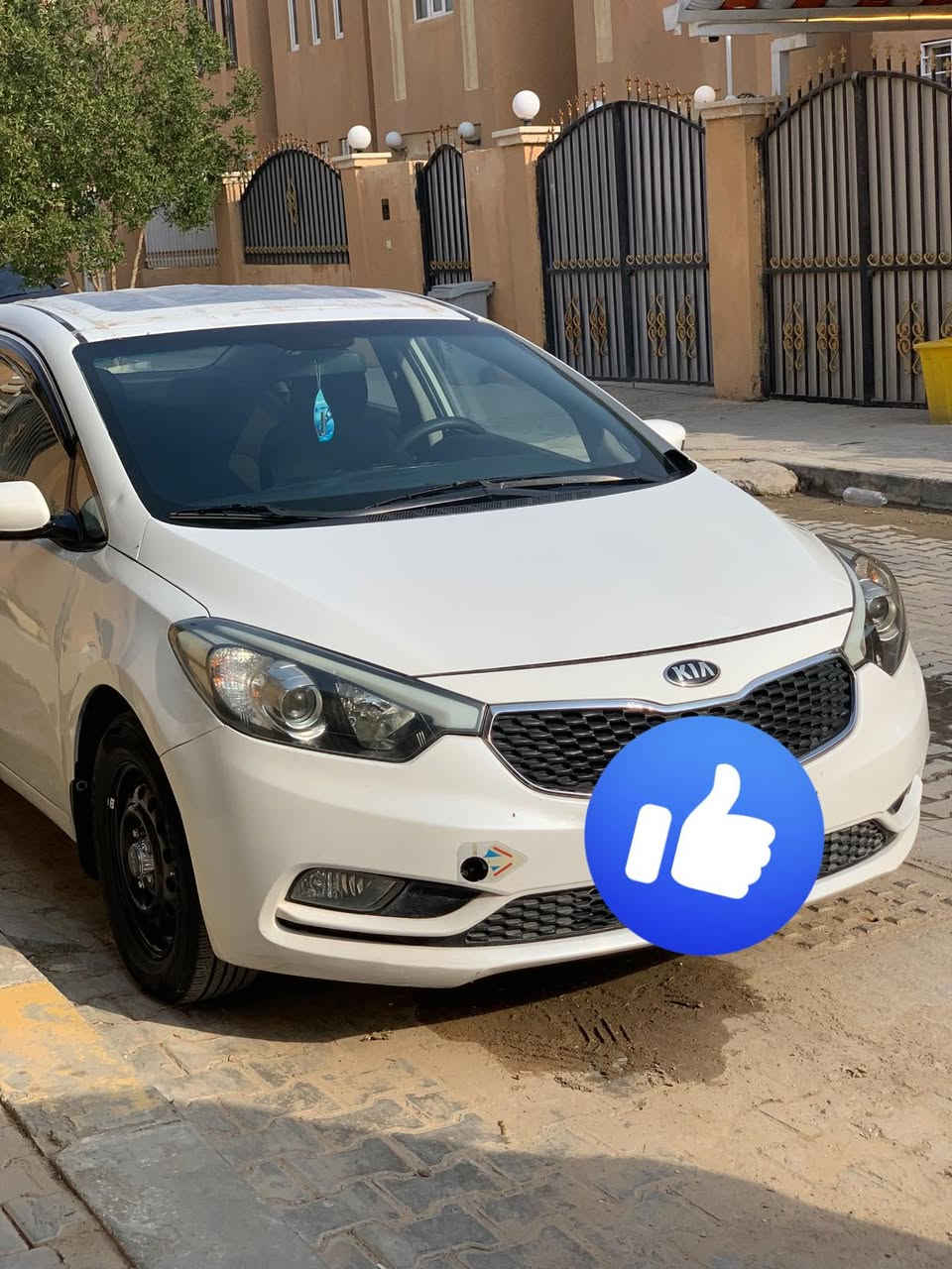 السلام عليكم  سيراتو موديل 2014 للبيع مكينه 1600 اصل بيها فتحه تحكم استرين دواخل اسود ويل عادي حجم 15 حداديه مكينه تبريد وكير كفاله مكان السياره النجف الأشرف سونار السيارة موجود ومأخذه  بيدي موجود .
 السعر 112$ وبيه مجال للشراي 
غير متواجد على فيس فقط اتصال على الرقم ***********
