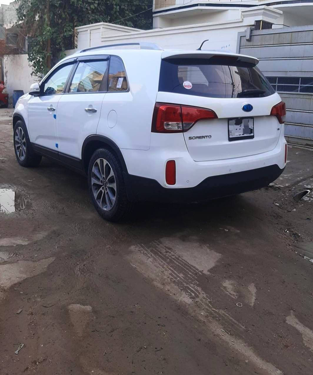 بسم الله الرحمن الرحيم 
اخوان رجاءً اللي مايشتري لايعلق يرحم والديكم
مال المسلم ومستعجل على بيعها محتاج تحياتي للجميع

للبيع سورنتو اومراوس باقلمنها
 خليجي رقم انبار الدولي تحويل مباشر بأسمي شخصياً هزه وارقام جديده سنويه لل28

موديل 2014
محرك 6 سلندر حجم3.5.
شاشه كيلومتر دجتل الكتروني. 
3 قطع تبريد الخلفي منفصل. 
تبريد بيانو شاشه. 
7راكب. 
لد ابواب. 
بصمه تشغيل. 
بصمه أبواب. 
انارة ترحيب عند الاقتراب. 
ترحيب داخل السياره
يدات نيكل. 
ويل كروم حجم ١٩ تخم تاير جديد. 
لايت زنون. 
أشاره بالمرايه
مرايه شفط.  
جام اوتو
اناره داخليه LED
كروست مثبت سرعه
تحكمات ستيرن اربع جهات.
كير عادي+اوتوماتيك 
سايد بريك بالقدم. 
بردات خلفيه بلاديه. 
نظام ecoاقتصادي
داخل لونين
شاشه تاب
كامره وحساسات. 
باتري جديد
فراش دواخل كله جديد
ـــــــــــــــــــــــــــــــــــــــــــــــــــــــــــــــــــــــــــــ
سياره ترايها زيرو بيها شلعه تشك الكاع
السياره مال بيت قليل اطلع بيها عندي ثانيه مال شغل
مكفوله كفاله عامه من الصبغ والتبديل عدا اقل شبر براس البنيد وياها (سونار عدد 2).
 المحرك مبدل كازكيت فقط قديم

السعر178 وبيها مجال قليل

المكان الرمادي شارع 17
 ***********
