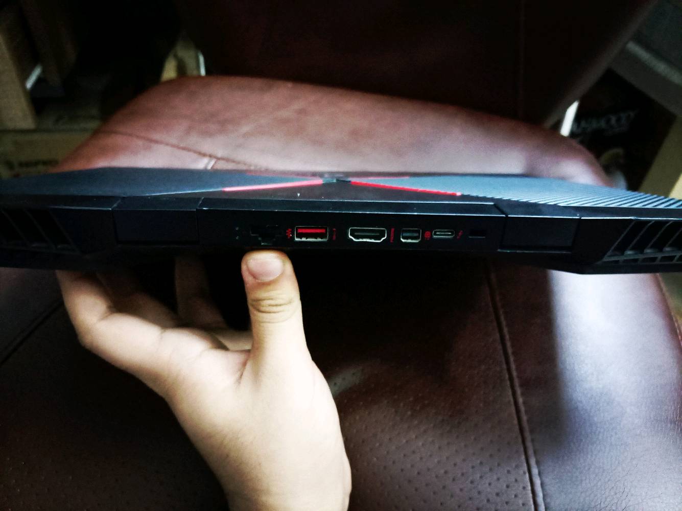 السلام عليكم 
للبيع لابتوب كيمينغ   hp omen 15t-dc100

المواصفات:
كارت الشاشة: gtx1660 ti  6GB GDDR6
المعالج: Intel core i7-9750H 2.6GHz
الرامات:16GB
الذاكرة:  1.14 تيرا HDD
الشاشة: 15.6  FHD1920×1080 IPS  مع HDR
نظام وندوز 11

الملحقات:
_شاحنة أصلية مال جهاز
_ماوس كيمينغ شركة bloody اصلي A90 يحتوي الوان rgb َوتطبيق خاص بيه
_سماعة هيدفون شركة bloody   موديل G575 صوت محيطي تقنية 7.1  مع RGB
جوستك كيمنغ  نوع 8bit do ultimate يحتوي شفتات إضافيه بالاسفل

السعر: 750 الف
مكاني بغداد_الوزيرية
*********** للاستفسار خاص او واتساب