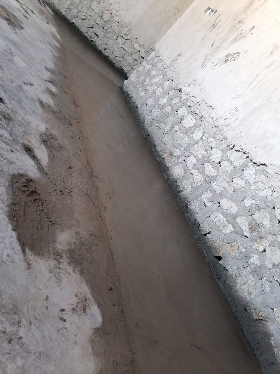 سلام عليكم يوجد كادر صب ناعم خشن اضافه الى حفر ورصف وتصعيد مواد وسعار مناسبة الي يريد يتصل عل رقم 
*********** وحياكم الله
