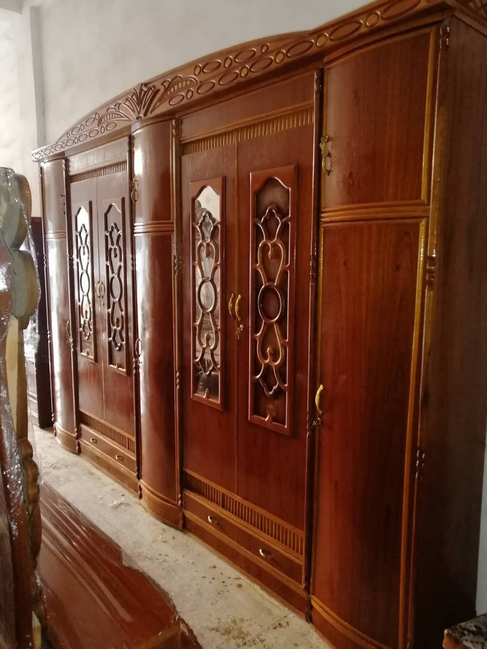 السلام عليكم غرفه للبيع ٧ باب طابقين توصاه صاج داخل خارج ظهر جرجوبه صاج نظيفه السعر ب٧٧٥ الف وبيه مجال العنوان بعقوبه كاطون الرازي شارع ابو رباح قرب مرطبات لسيد مزاد ابو كرار الغريباوي ***********
